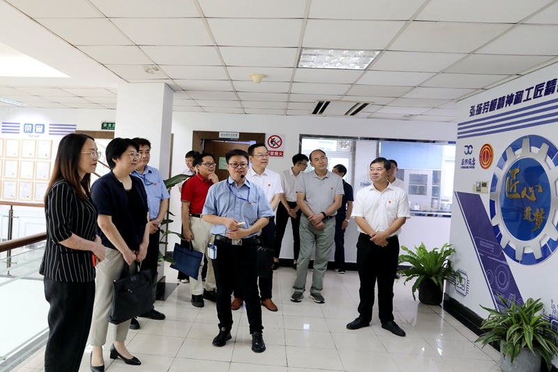 2020年(nian)7月14日(ri)，時任浙江(jiang)省總工(gong)會黨組成(cheng)員(yuan)、副主(zhu)席張衛華一(yi)行莅臨景興紙業調研推進(jin)新(xin)時代(dai)産(chan)業工(gong)人(ren)隊(duì)伍建(jian)設(shè)改革工(gong)作(zuò)
